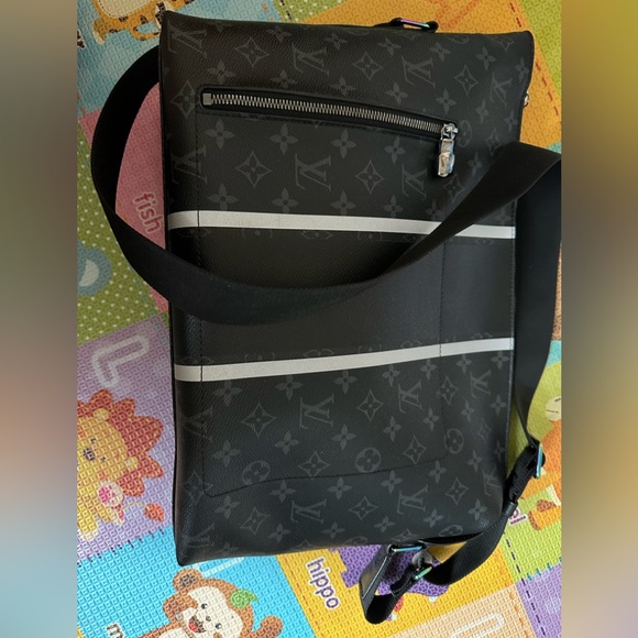 LOUIS VUITTON Monogram Eclipse Apollo Messenger MM Fragment PREOWNED/USED - Picture 2 of 8